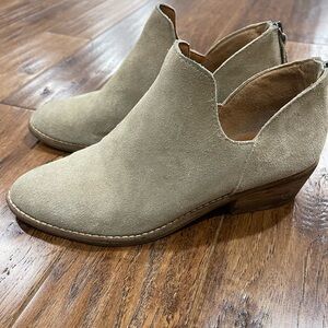 Lucky Brand Women's Fitina Bootie Dune Oiled Suede Ankle Boots Size 6.5 US